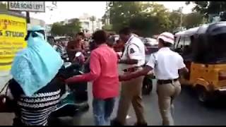 Angry Hyderabadi Woman | Fight With Traffic Police - DT News