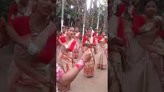BIHU DANCE BY ASSAMESE GIRLS & BOYS