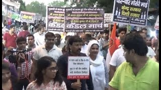 कांग्रेस ने 3 बच्चियों की भूख से मौत होने के विरोध में निकाला कैंडल मार्च
