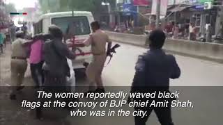 Allahabad University girl0s blocks BJP chief Amit Shah's convoy waves black flags