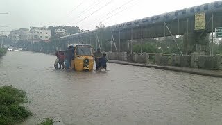 Heavy Rain In Hyderabad | Vehicles And Shops Flows Out Due To Heavy Rain | @ SACH NEWS |