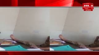 [ UP News ] The video that appeared on the phone with both feet on the door table, Violal.