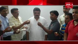 [Moradabad News ] मुरादाबाद में नूरपुर और कैराना जीत पर सपा कार्यकर्ताओं ने  मिठाई बांटकर जश्न मनाया