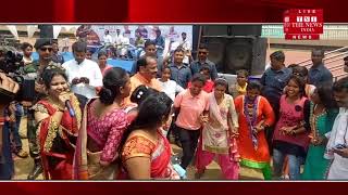 झारखंड के सीएम रघुवर दास सामूहिक विवाह कार्यक्रम में जमकर झूमे और डांस किया