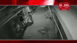 [ Delhi ] चोरों ने पहले लगाए ठुमके फिर की चोरी, CCTV में कैद हुई पूरी घटना
