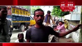 Moradabad]मुरादाबाद में एक रिक्शा चालक युवक को घण्टो तक पार्क की ग्रिल में रस्सियों से बांधकर दी सजा