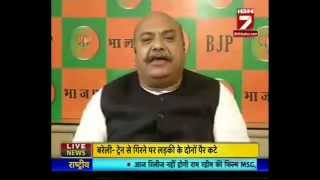 Arvind Kejriwal to Delhi Voters: Take 'Bribes' from BJP & Congress but Vote for AAP!(IBN7,18Jan15)MK