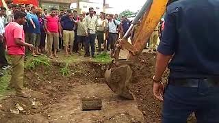 Cow fell into man hole in Surat