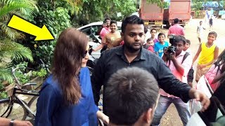 Anushka Sharma Spotted At PHYSIOFLEX - Exclusive Video