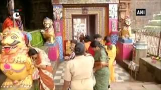 Devotees throng temples on 3rd Monday of "Sawan"