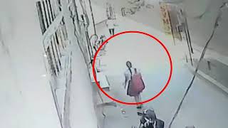 CCTV VIDEO : युवक नाबालिग लड़की को छेड़कर भागा  | JanSangathan Tv