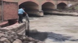 ਪਾਣੀ ਚ ਸੁੱਟ ਰਹੇ ਨੇ ਗੰਦ ਦੇਖੋ ਵੀਡੀਓ | JanSangathan Tv