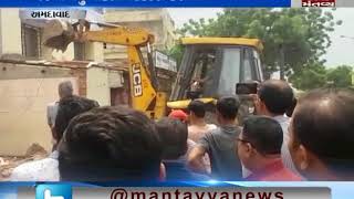 traffic and demolition process still going on in Ahmedabad
