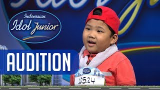 Meskipun gagal, Rakha berhasil menghibur para Juri - AUDITION 1 - Indonesian Idol Junior 2018