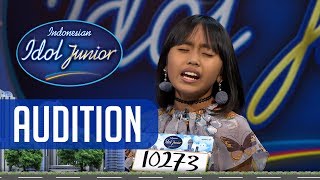 Penampilan Ayun membuat Teh Rossa meneteskan air mata - AUDITION 1 - Indonesian Idol Junior 2018