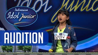 Lifia mendapatkan standing ovation dari para juri! - AUDITION 2 - Indonesian Idol Junior 2018