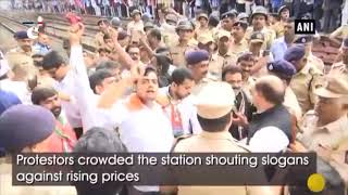 Bharat Bandh: Congress stages "rail roko" protest at Andheri station in Mumbai