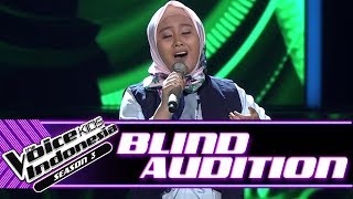 Attha - Con Te Partiro | Blind Auditions | The Voice Kids Indonesia Season 3 GTV 2018