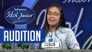 Senangnya Joaquine dapat Titanium Ticket dari Kak Rayi - AUDITION 3 - Indonesian Idol Junior 2018