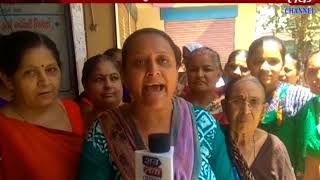 BAGASARA: WOMEN PROTEST AND GAVE APPLICATION TO CHIEF REGARDING ROAD WORK