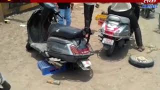 Surendranagar : Scooter tires get out of the accident