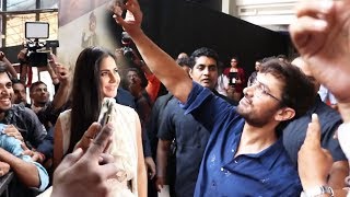 Aamir Khan & Katrina Kaif Clicking Selfies With Fans | Thugs Of Hindostan Trailer Launch