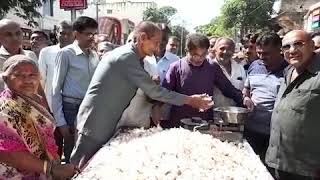 Oppose of government for low garlic price to farmers by Lalit Vasoya