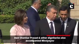 Uzbek Prez pays tribute to Mahatma Gandhi at Raj Ghat