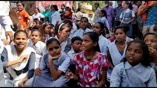 राठ में छात्र-छात्राओं और अभिभावकों ने किया राजकीय राजमार्ग जाम