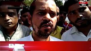 शाहजहांपुर- जिला अधिकारी के न मिलने पर भड़के कांग्रेस कार्यकर्ता
