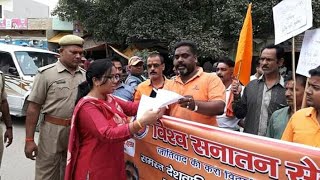 गुजरात से यूपी-बिहारियों को निकाले जाने पर यूपी में विरोध प्रदर्शन