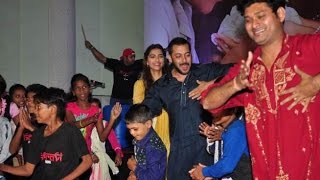 <span class='mark'>Salman Khan</span> & Sonam Kapoor Celebrates Diwali With Dharavi Rocks Band