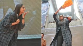 Sonam Kapoor's CRAZY DANCE during Neerja's song launch at Pillai College