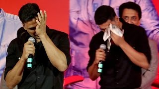 Akshay Kumar CRIES In Public When Asked About Not Winning ANY Awards