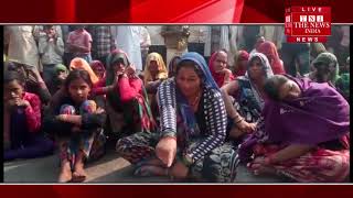 hamirpur]हमीरपुर में घंटो जाम में फंसे रहे वाहन और यात्री 3 घंटे के बाद खुल सका जाम / THE NEWS INDIA