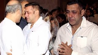 Salman Khan breaks down at Rajjat Barjatya's prayer meet