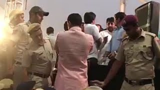 सिग्नेचर ब्रिज(दिल्ली) के उद्घाटन समारोह के दौरान हंगामा,मनोज तिवारी को स्टेज से गिराने की कोशिश