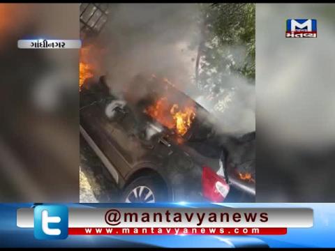 Gandhinagar: Fire breaks out in a Parked Car near Udhyog Bhawan | Mantavya News