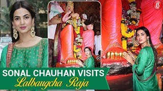 Sonal Chauhan Visits Lalbaugcha Raja!