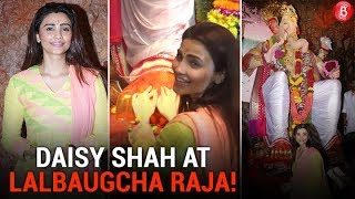 Daisy Shah Visits Lalbaugcha Raja!