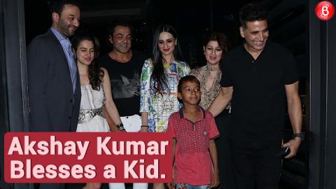 Akshay Kumar Blesses a Kid Outside Yauatcha in Mumbai