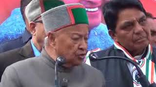 कसौली के धर्मपुर  में कांग्रेस नेता वीरभद्र सिह का  सोलन पहुंचने पर जोरदार स्वागत किया गया