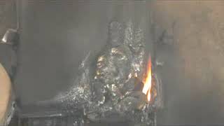 हमीरपुर के गाधी चैक पर लगे सविच वोर्डमें आचानक से लगी आग , सविच वोर्डमें हुआ बडा धमाका ।