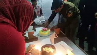 सुजानपुर टीरा में बाल आश्रम में पुलिस अधीक्षक रमन कुमार मीणा ने दो बच्चों का जन्मदिन मना कर केक काटा