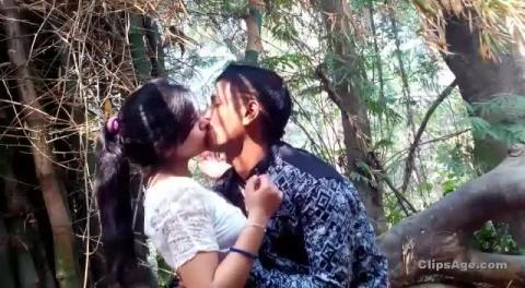 Desi Boy and Girl Hot Couple Romantic Video www.simmionline.co.in