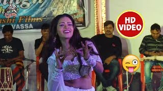 Pawan Singh के Show में Khesari Lal का सुपरहिट गाना - Palang Kare Choy Choy पर Live Dance - New Song
