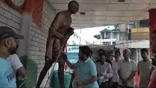 हमीरपुर सांसद अनुराग ठाकुर ने हमीरपुर बाजार में झाडू लगाकर स्वच्छता रखने का संदेश दिया।