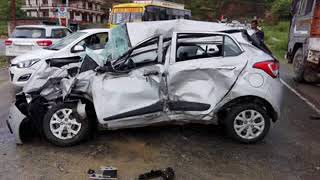 हमीरपुर बाई पास पर तेज बारिश के बीच कार चालक निरतरण खो बैठा  हुआ हादसा