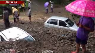 शिमला में हो रही ज़ोरदार बारिश से भूस्खलनए पेड़ो एवम डंगो के गिरने का सिलसिला जारी