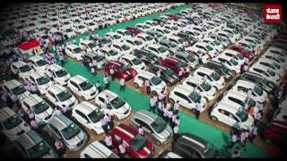 सूरत के डायमंड किंग फिर सुर्खियों में, दिवाली पर 600 वर्कर को गिफ्ट की कार